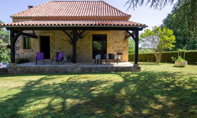 Monplaisant Cottage | Charming Stone House in Périgord Noir - Fireplace, Garden, Pet-Friendly