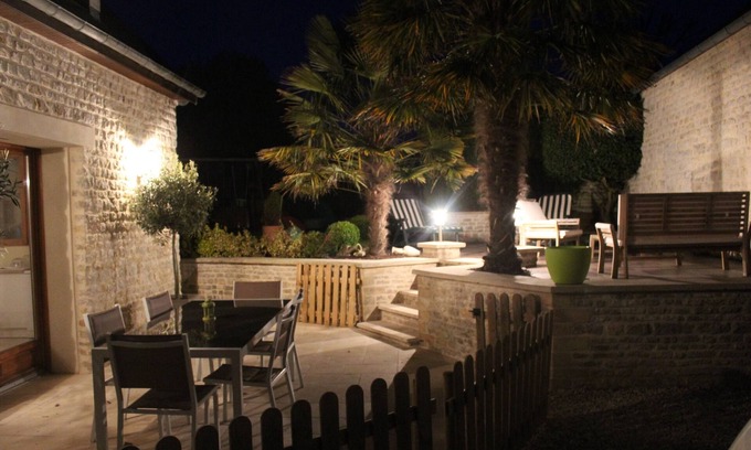 Commes House | Charming stonework, Bayeux and D-Day beaches on the program