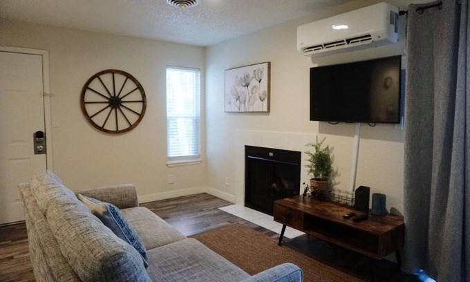 Central City Apartment | Charming Studio Amazing Location King-Size Bed