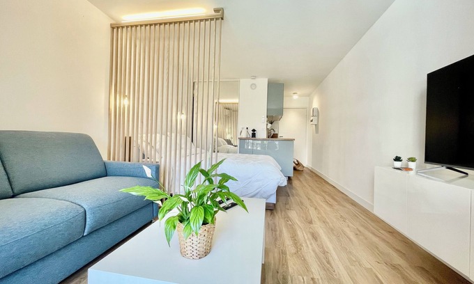 Beausoleil Condo | Charming studio in a residence with a swimming pool, tastefully decorated and offering all the comfort you need. Ideally located just steps from the Principality of Monaco and right next to a grocery store open 7 days a week.