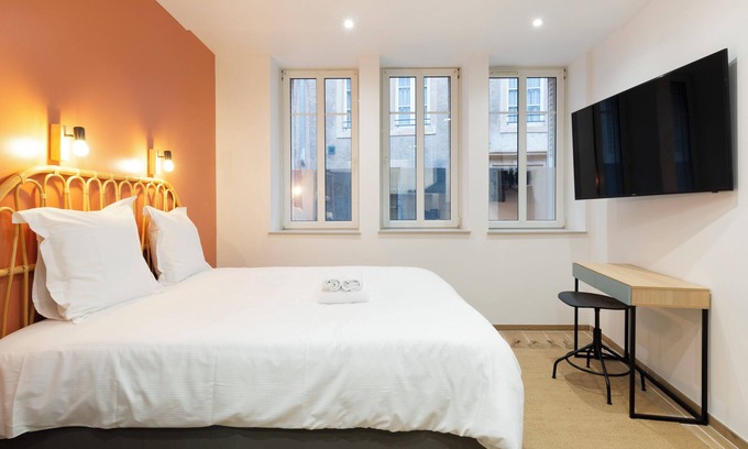 Les Iles Apartment | Charming studio in delightful Metz Cathedral with WiFi