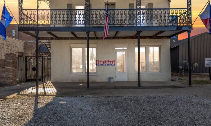 Crowley Apartment | Charming studio in marvelous historic downtown Crowley with AC, WiFi