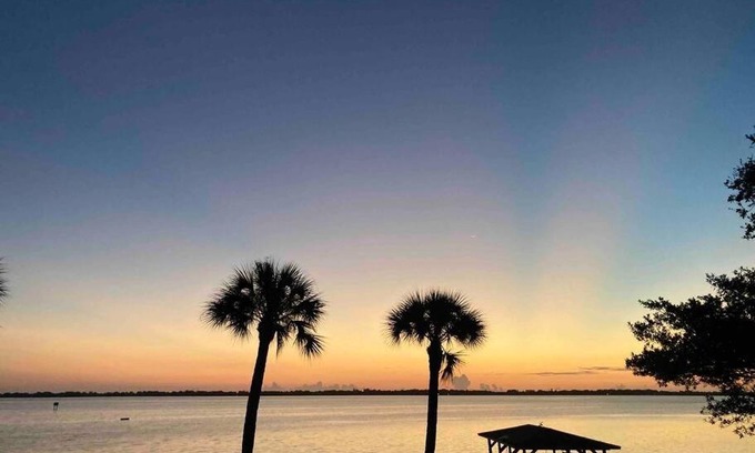 Tropic House | Charming studio with panoramic river views