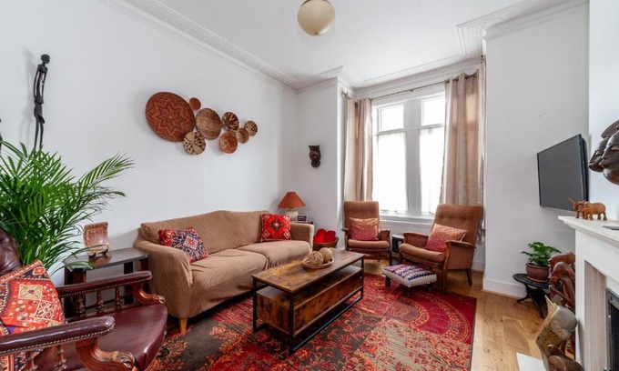 Lee Green Apartment | Charming Terraced 3BR House, 5 min Hither Green St