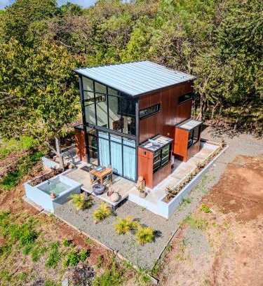 Lagartero House | Charming Tiny House with Jacuzzi & Fire Pit