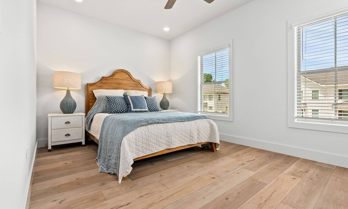 Auburn House | Charming Townhome sleeps 8!