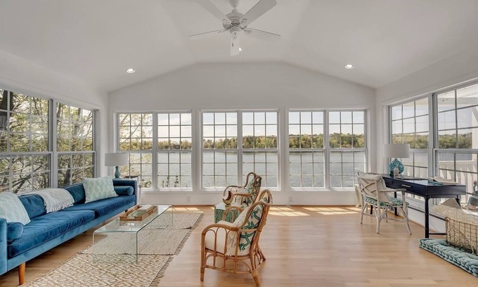 Crane Hill Cottage | Charming & updated 2 bedroom 1 bath lakefront cottage on Smith Lake