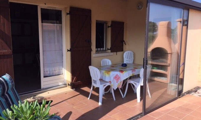 Le Barcares Villa | Charming Villa: 6 Guests, 3 Double Beds, A/C, 400m from Beach, Parking