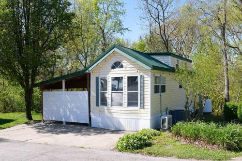 Bloomington House | Charming Villa in Lake Monroe