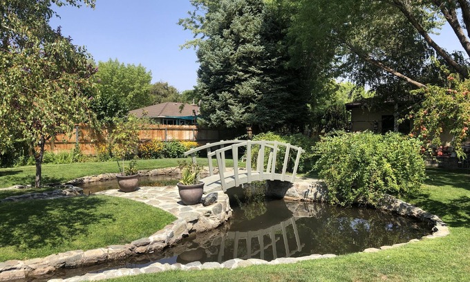 West Bishop House | Charming west Bishop studio guest house in garden setting.