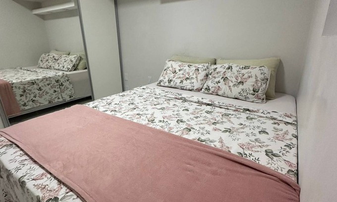 Belem Apartment | Charmoso apartamento com uma suíte confortável, cozinha completa, wifi e ar