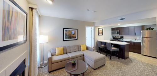 Newark Hotel | Chase Suite Hotel Newark Fremont