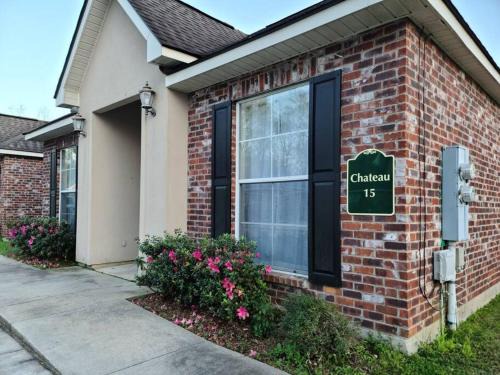 Pine Grove Apartment | Chateau 15