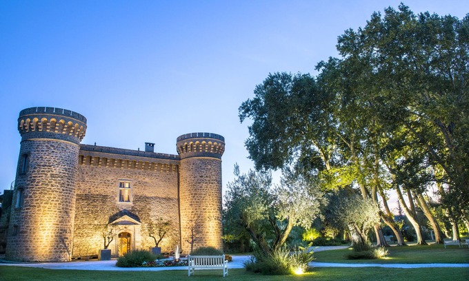 Uchaux Hotel | Chateau De Massillan