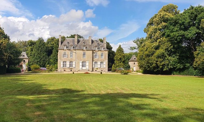 Quevert Bed & Breakfast | chateau du Bois-Riou
