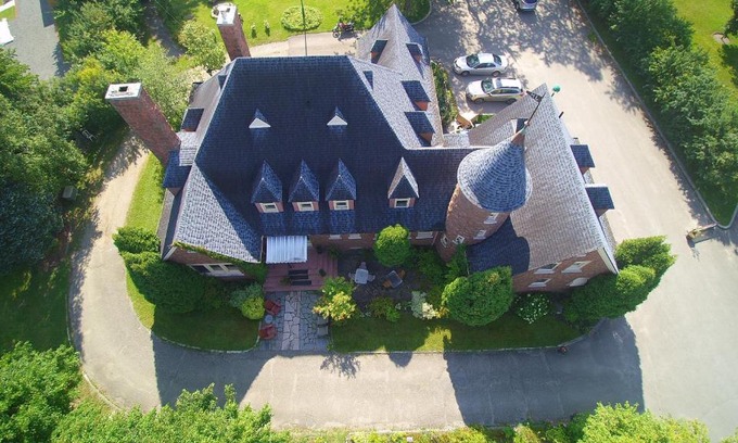 Chicoutimi House | Chateau Murdock Gite et Esthétique 1950