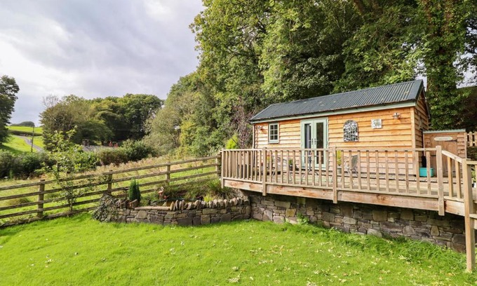 Caersws House | Chateau Petit