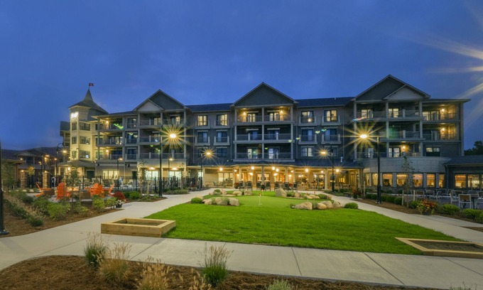 Celoron Hotel | Chautauqua Harbor Hotel - Jamestown