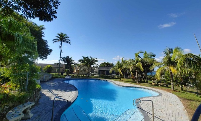 Hibberdene Cottage | Cheerful 2 bedroom cottage with a communal pool