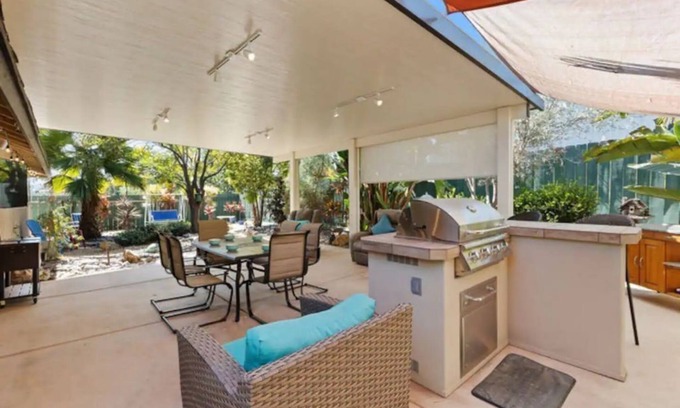 National City House | Cheerful 4-bedroom house with free parkings.