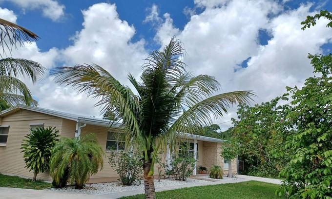 Greenacres House | Cheerful 5+1 bedrooms with lots of room for fun & free parking