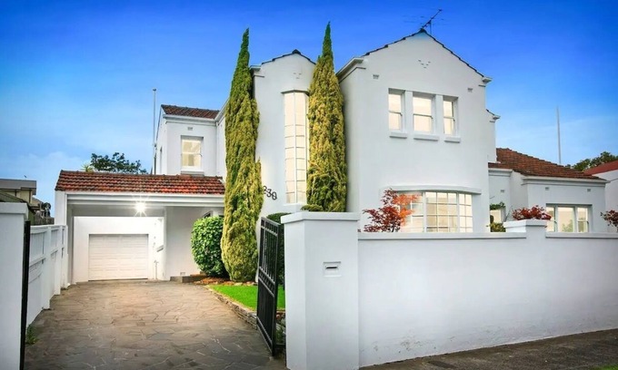 Brunswick West House | Cheerful 5 bedroom home with heated pool