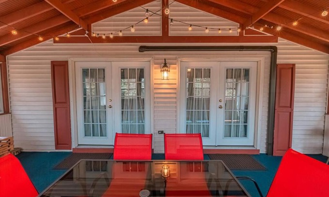 Long Pond Ski Chalet | Cheerful Chalet - Fireplace, BBQ, Firepit& Hottub