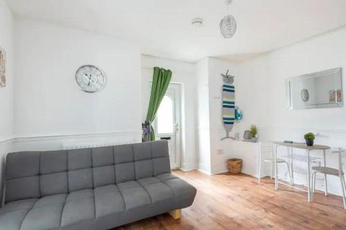 Liverpool Apartment | Cheerful Maisonette in the heart of Orrell Park