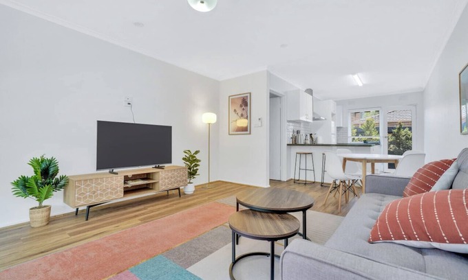 Cheltenham Villa | Cheltenham Delight - Renovated Two Bedroom Unit