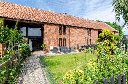 Runham House | Chestnut Barn Runham 1880's Barn conversion
