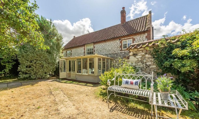 Thornham House | Chestnut Cottage