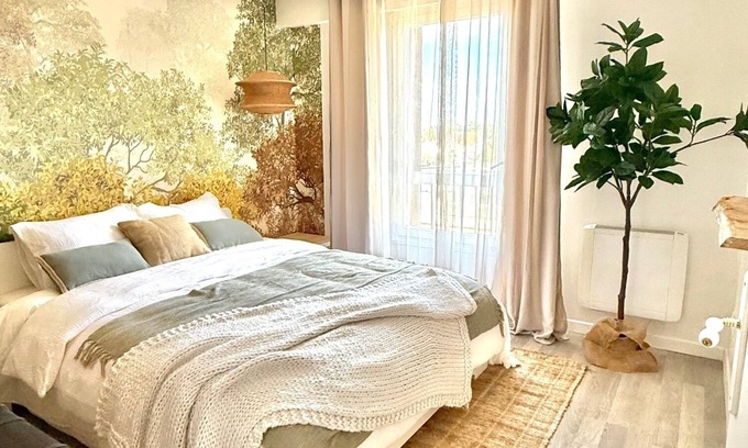 Devant-les-Ponts Apartment | Chez Grand-Mère unique experience, close to the center, free parking