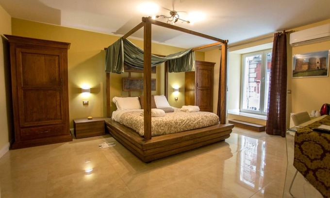 Historical Center House | Chiaia 205