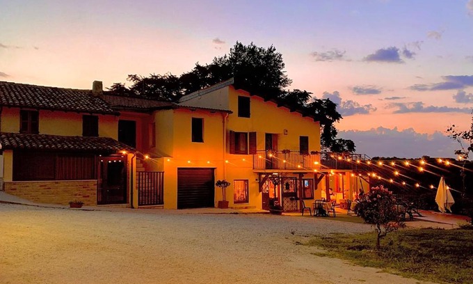 Massignano Hotel | Chiaraluce Country House