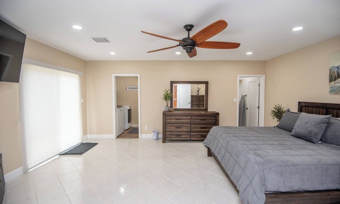 Yuma Townsite House | Chic 4-Bed Mid-Century: Arizona Getaway for your family/group