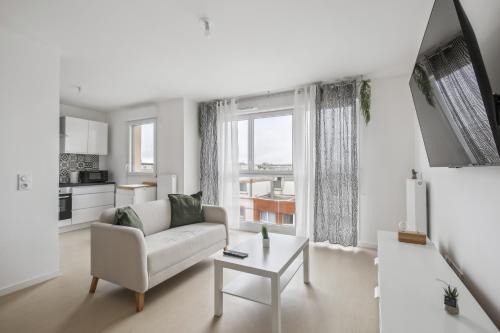 Cergy Apartment | Chic and spacious apart with parking