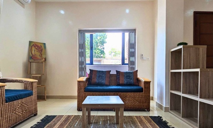 Yaounde House | Chic apart with parking and great view