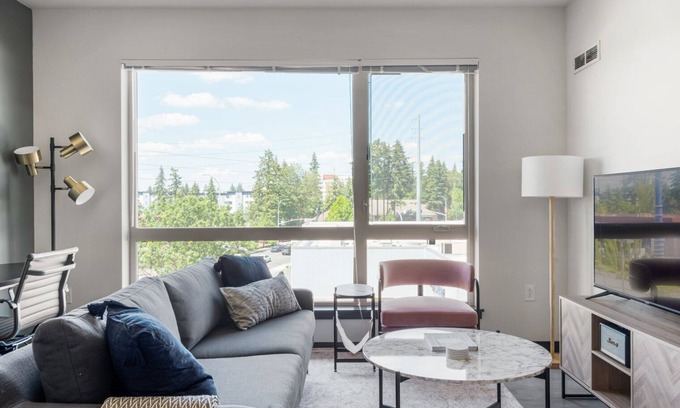 Northeast Bellevue Apartment | Chic Bellevue Studio w/Gym & W/D, by Blueground