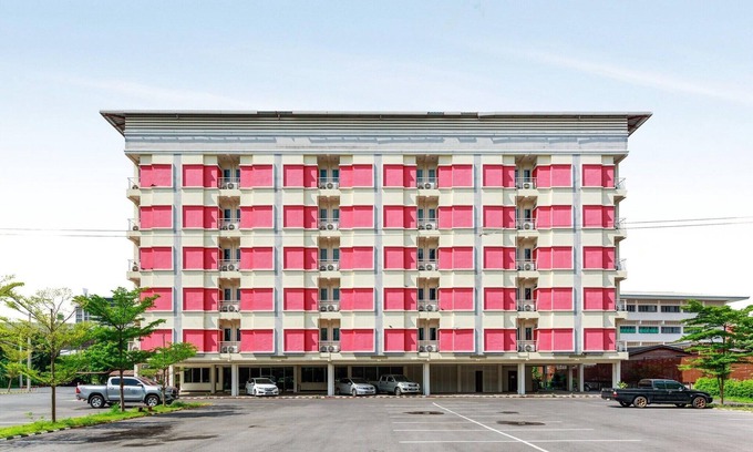 Bang Kra So House | Chic Double Retreat | Cozy Vresotel Comfort