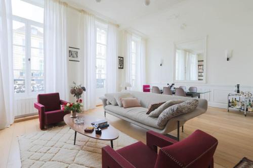 Arsenal Apartment | Chic flat Place des Vosges