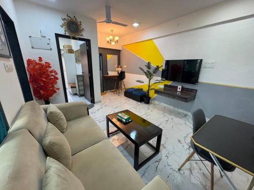 Ranwar Apartment | Chic Home - Bright 1 BHK close to Lilavati Hospital, Bandra west 602