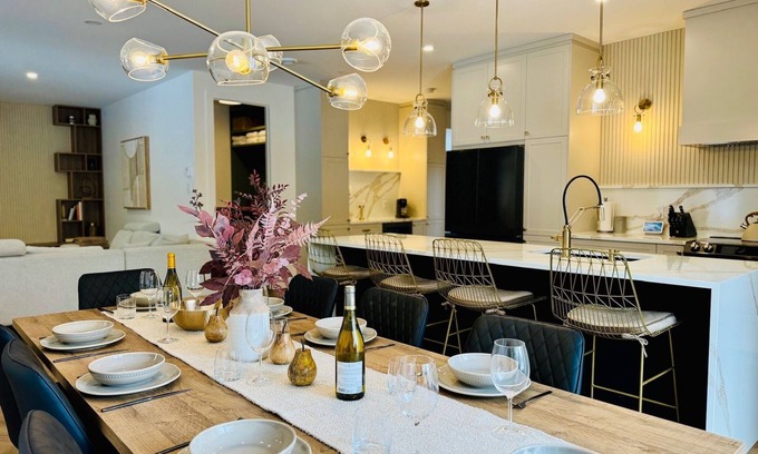 Orford Apartment | Chic Ibiza, SPA, Ski, Foyer, Montagne