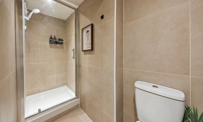 Westbourne Apartment | Chic Modern Hideaway in Little Venice