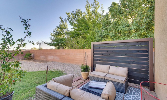 Los Lunas House | Chic New Mexico Retreat w/Patio, Grill & Fire Pit