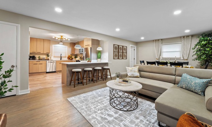 Waukegan House | Chic Oasis/Game Room/Near Base/5 Bedroom