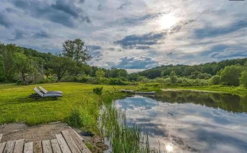 Roscoe House | Chic Renovated Chalet with Private Pond