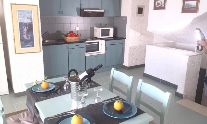 Akrogialion Apartment | Chic seaside apartment in Akrogiali - 60 sqm - Sea view