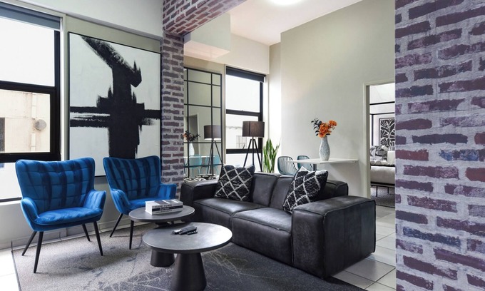 Parkwood Apartment | Chic, Sleek and Sophisticated: 1 Bed Rosebank Gem