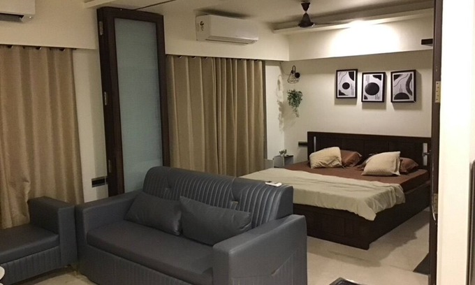 Kurla Apartment | Chic studio in gorgeous Mumbai, close to BKC with WiFi, AC