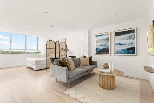 Bondi Junction Apartment | Chic Studio with a Pool and Moments from Shop